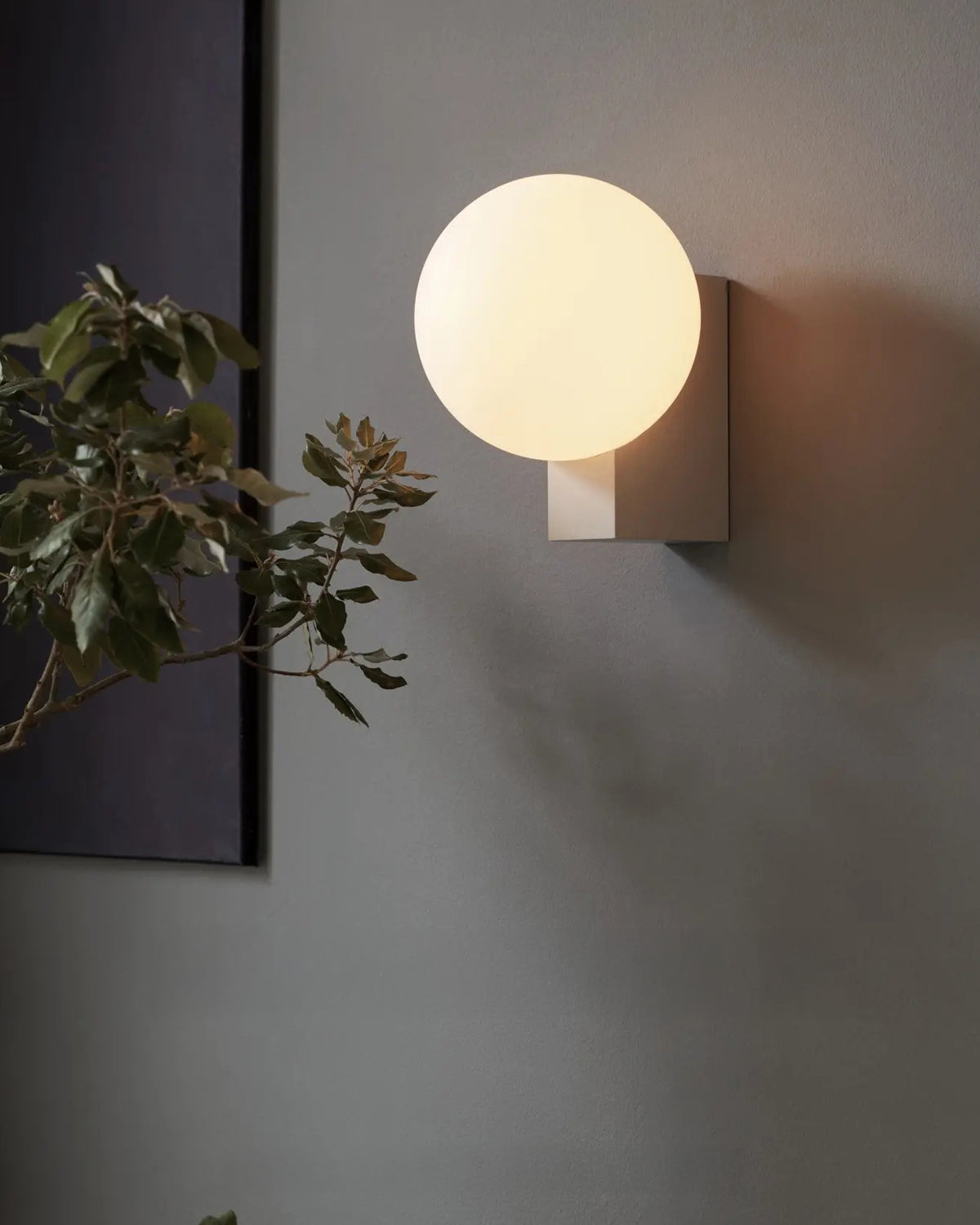 WOMO Globe Bauhaus Wall Sconce-WM6120